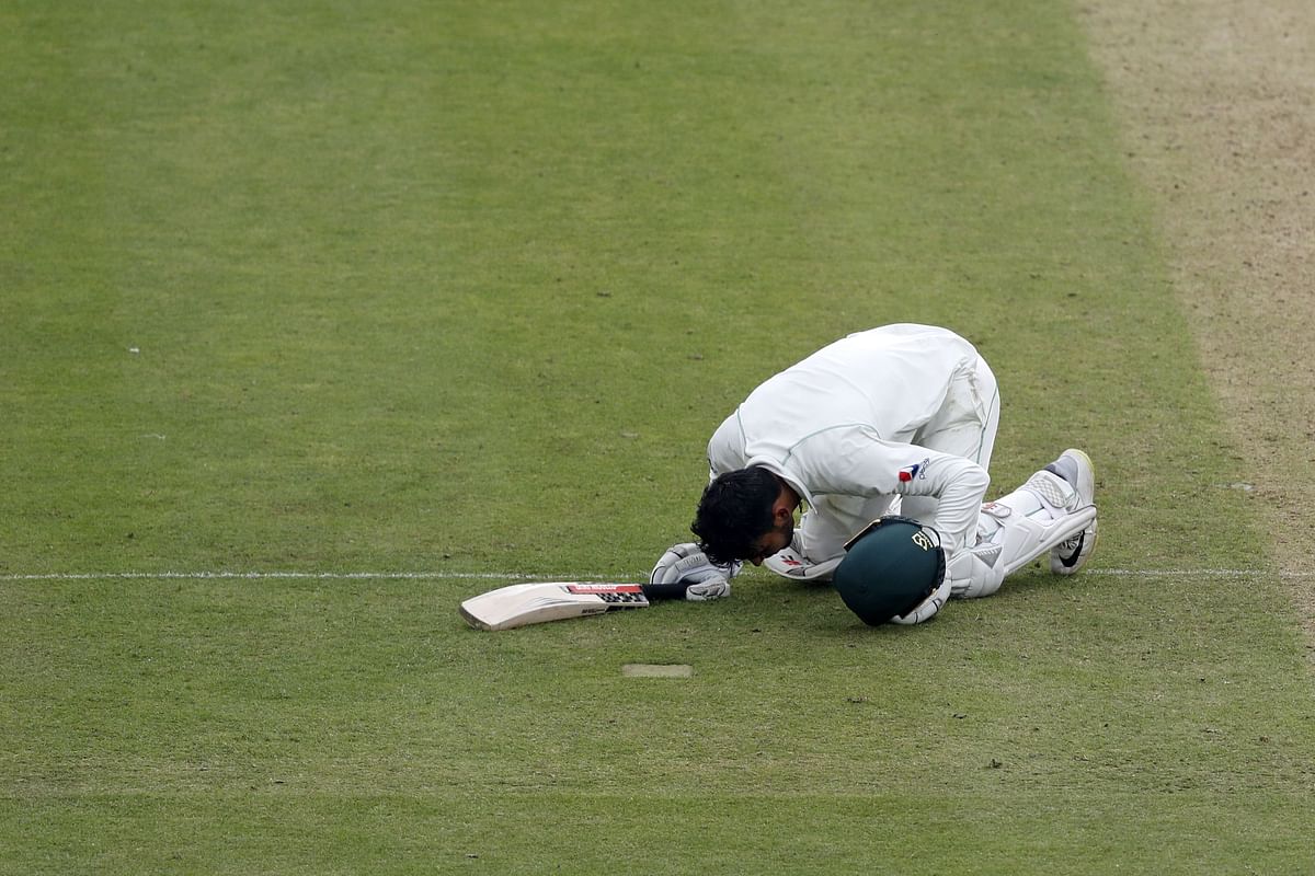 Pakistan`s Shadab Khan celebrates reaching 50 on the second day of the first international Test match between England and Pakistan at Lord`s cricket ground in London on 25 May, 2018. Photo: AFP