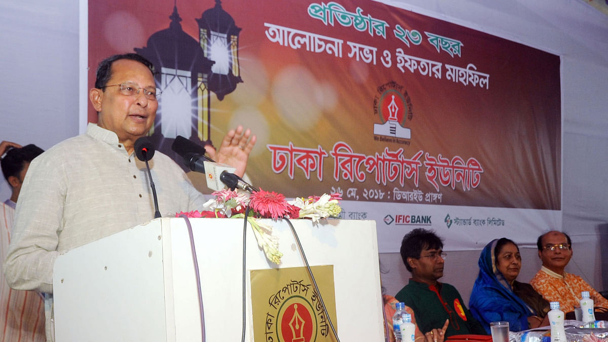 Information minister Hasanul Haq Inu is addressing a discussion organised to mark the founding anniversary of Dhaka Reporters` Unity at its auditorium on Saturday. Photo: PID