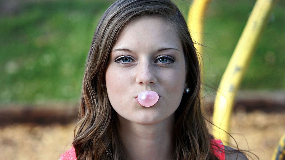 A recent study suggests chewing gum while walking may reduce weight. Photo: Collected
