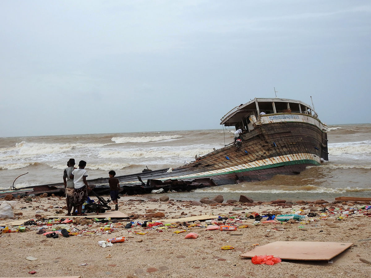 People search among the wreckage of a boat destroyed by Cyclone Mekunu in Socotra Island, Yemen on 25 May 2018. Photo: Reuters