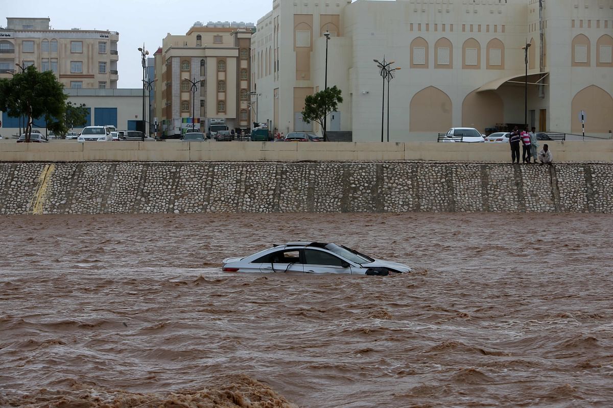 A picture taken on 26 May 2018, shows a car stuck in a flooded street in the southern city of Salalah as the country prepares for landfall of Cyclone Mekunu. Photo: AFP