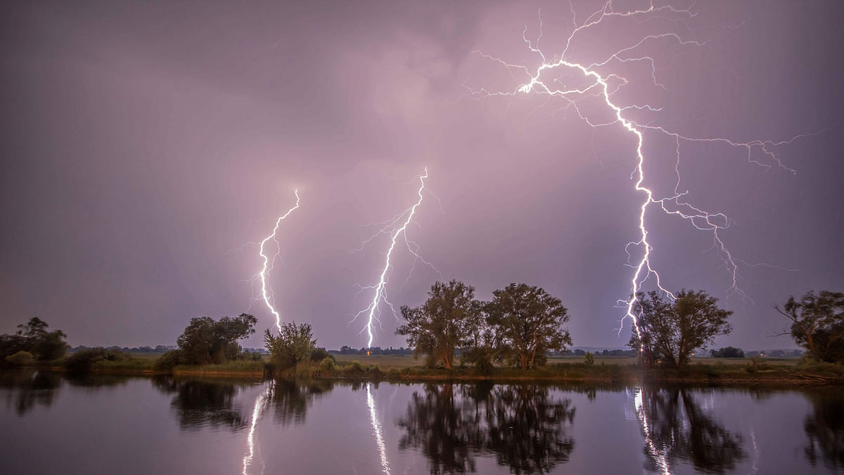 A picture taken on 27 May 2018 shows thunderbolts in the night sky in Premnitz, northwestern Germany. Photo: AFP