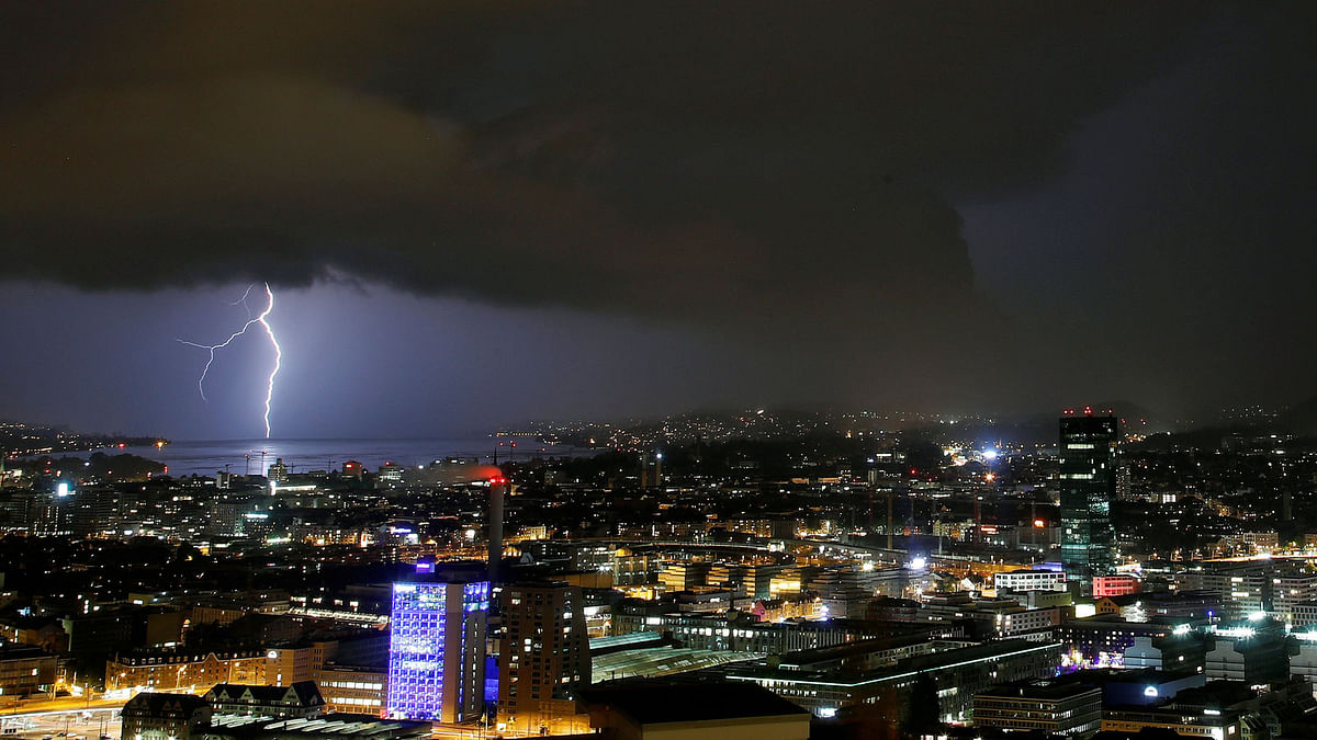 Lightning strikes above Lake Zurich in Zurich, Switzerland on 23 May 2018. Photo: Reuters