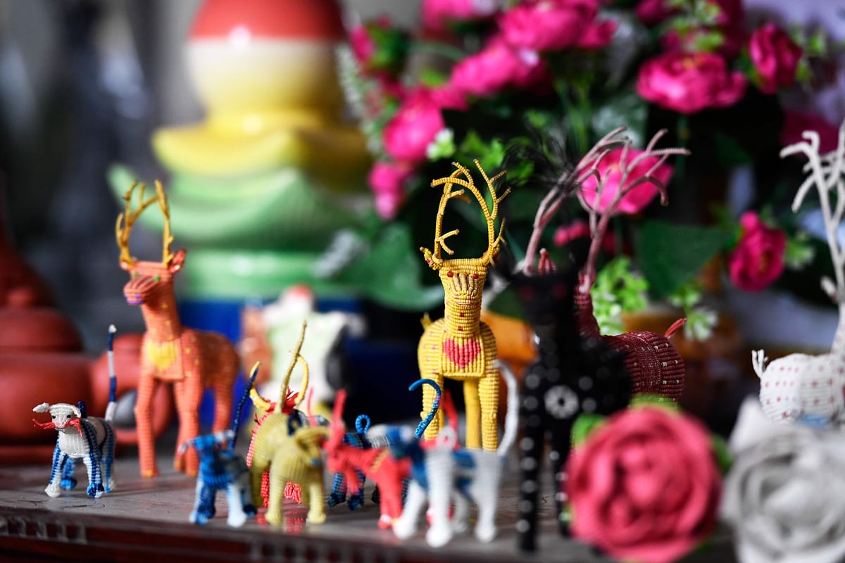 This picture taken on 24 April 2018 shows a collection of intricately crafted animals and flowers made by Nguyen Van Chuong, an inmate on Vietnam`s death row, in Hai Duong. Photo: AFP