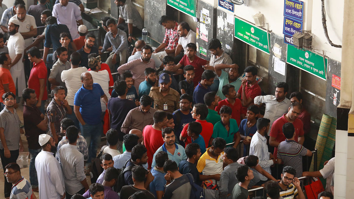 Passengers rush to buy tickets to home during Eid vacation in front of ticket counter at capital’s Kamalapur Railway station on 1 June. Photo: Suvra Kanti Das