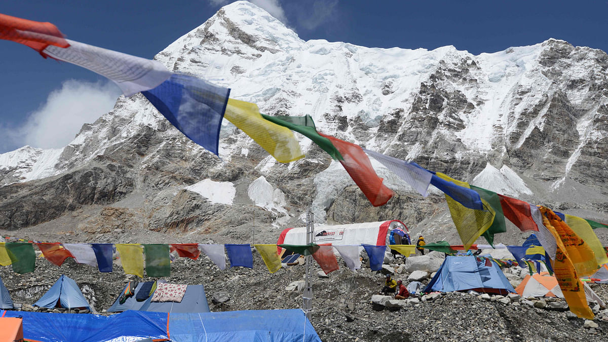 This picture taken on 24 April 2018 shows the Everest ER tent clinic (C) at Everest Base Camp, some 140km northeast of Kathmandu. Photo: AFP