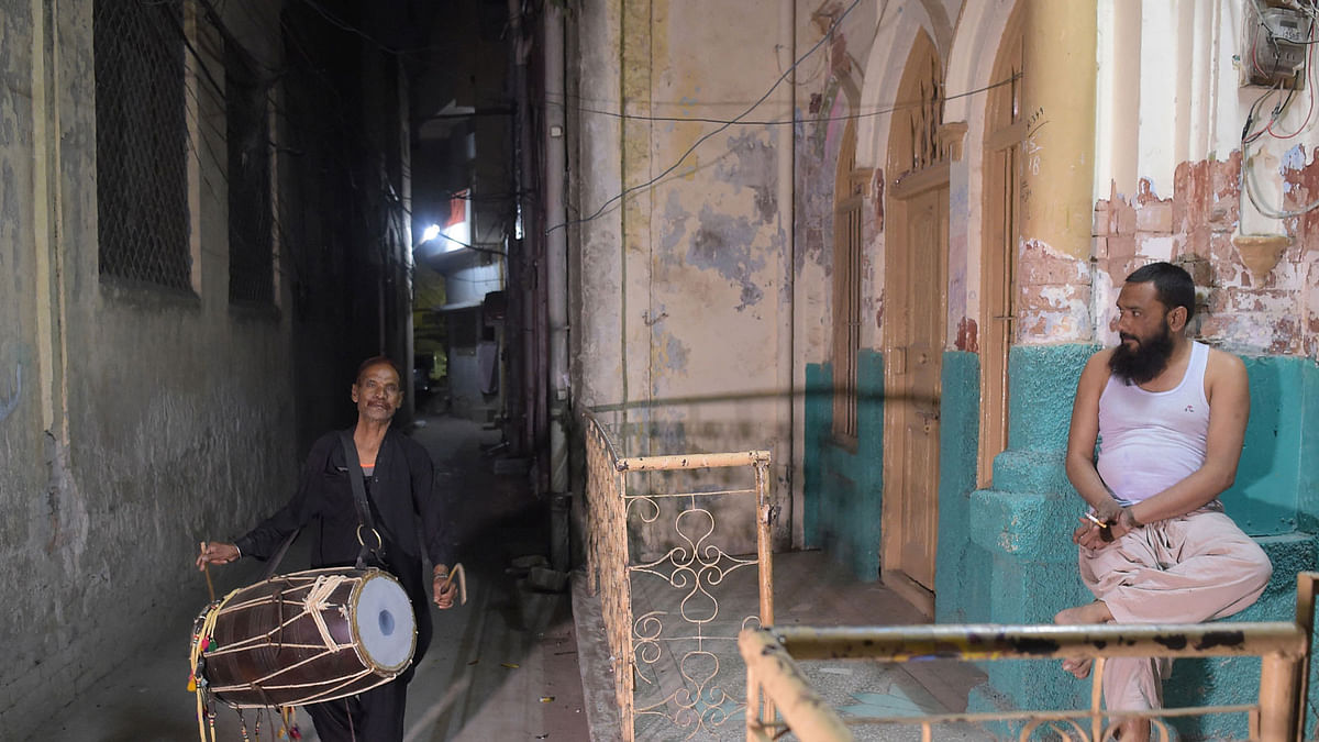 Hussain is one of the few leftover drummers who still are performing the century old duty of awaking people up during Ramadan nights to eat their night meals, despite the residents dont need their services anymore due to digital revolution of personal mobile phone sets and watches. Photo: AFP