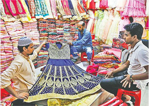 Customers browse dresses in Keraniganj shopping centres recently. Photo: Prothom Alo