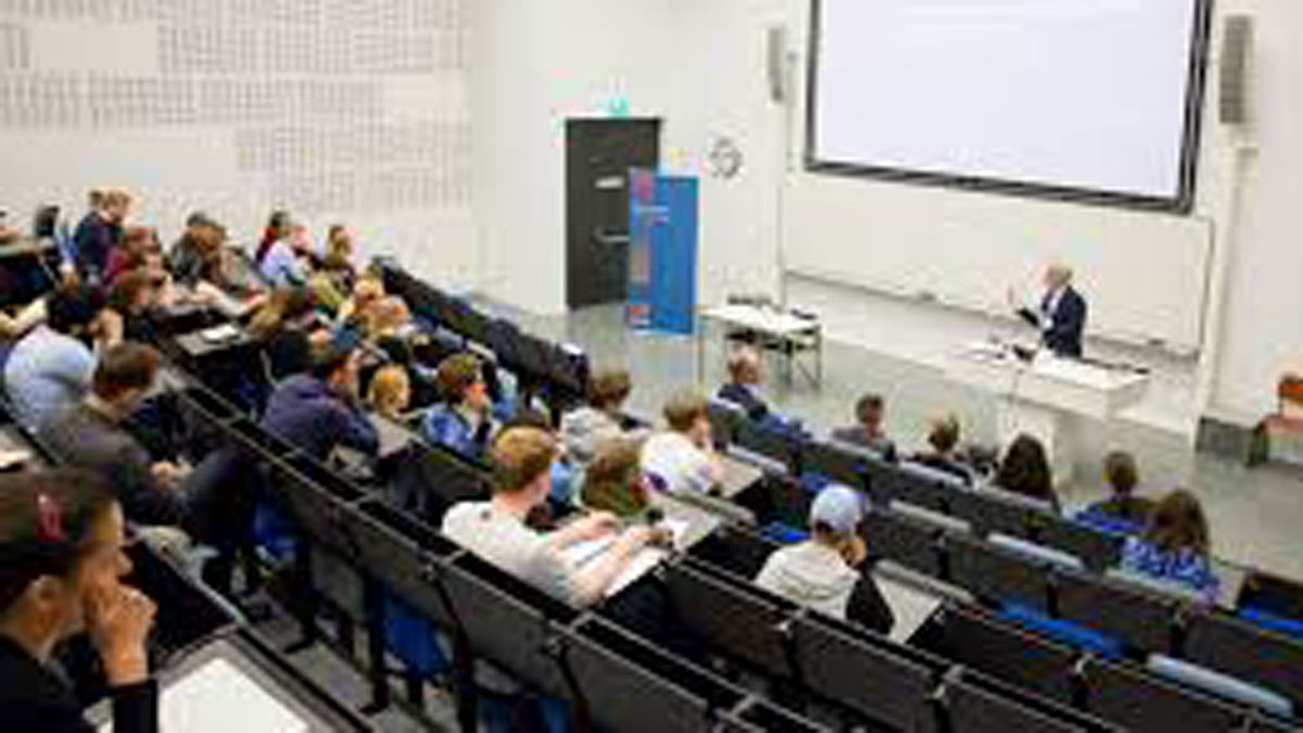 Plasterk University of Amsterdam. The growing popularity of English as a medium of instruction at Dutch universities is ringing alarm bells among local lecturers and students. Photo: Collected