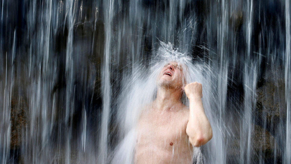 A man cools down in a channel during a very hot day in Minsk, Belarus on 30 May 2018. Photo: Reuters