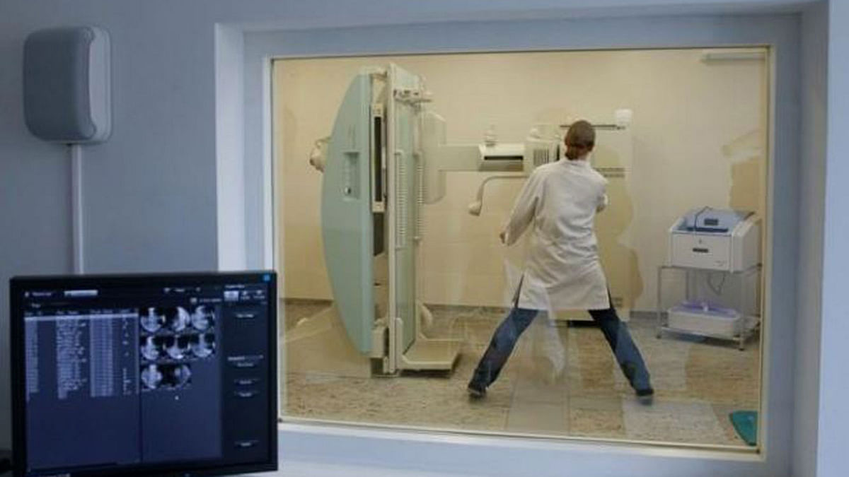 A doctor inspects an x-ray machine at a hospital in Kiev, Ukraine on 24 October 2017. Photo: Reuters