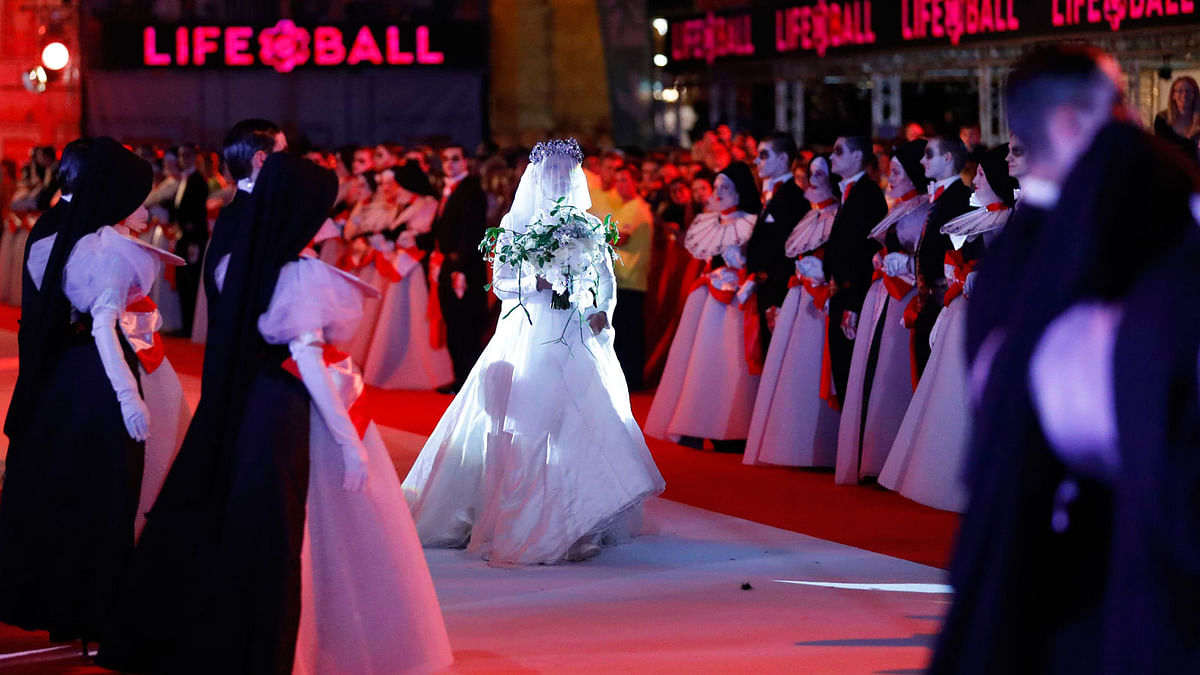 SInger Conchita Wurst performs wearing a wedding dress during the opening ceremony of the 25th Life Ball in Vienna, Austria on 2 June 2018. Photo: Reuters