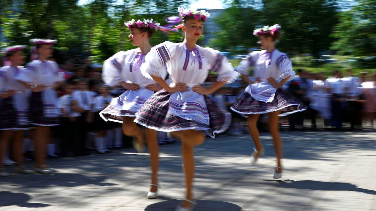 Girls in Belorussian national clothes dance as they take part in a `Last school bell` ceremony at a school in Minsk, Belarus on 30 May 2018. Photo: Reuters