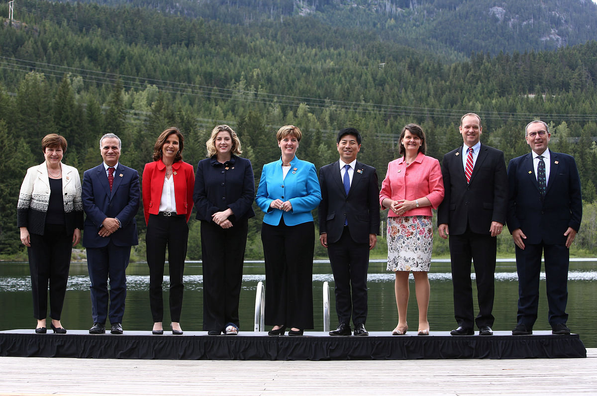 G7 delegates pose for a family photo at the G7 Finance Ministers summit in Whistler, British Columbia, Canada, 31 May 2018. Photo: Reuters
