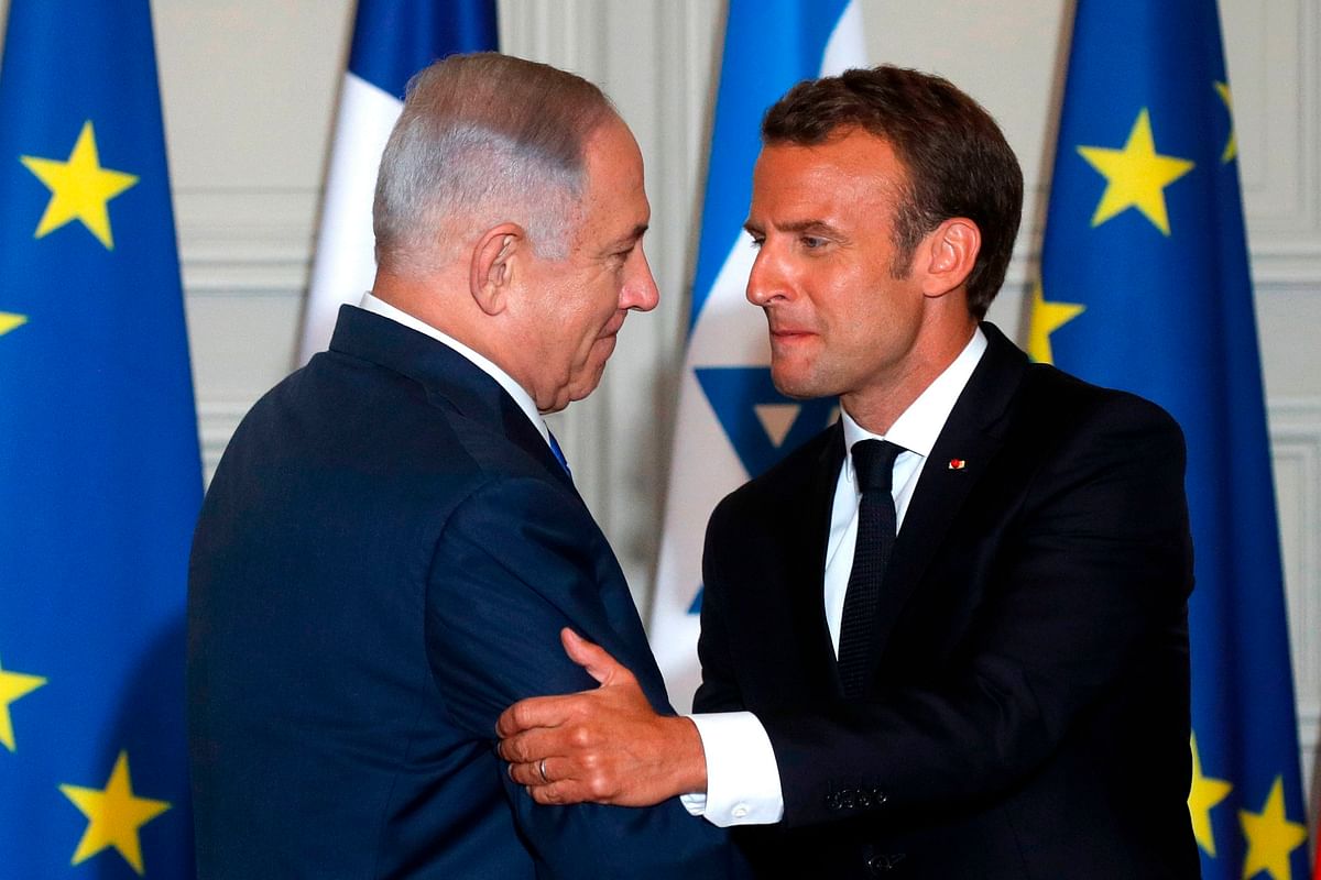 French President Emmanuel Macron (R) and Israeli Prime Minister Benjamin Netanyahu shake hands during a joint press conference after their meeting at the Elysee Palace in Paris on 5 June. Photo: AFP