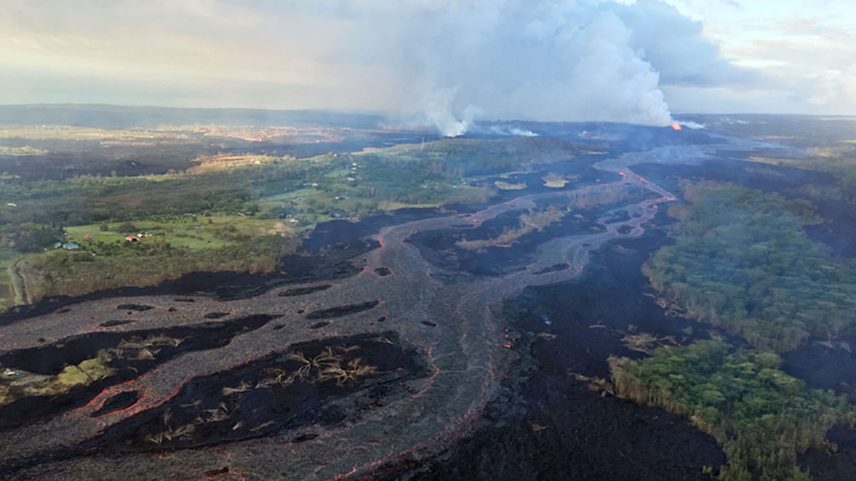 This 6 June 2018 photo from the US Geological Survey shows Kilauea`s lower East Rift Zone, showing continued fountaining of a fissure and the lava flow channel fed by it near the town of Kapoho on the island of Hawaii. Photo: AP