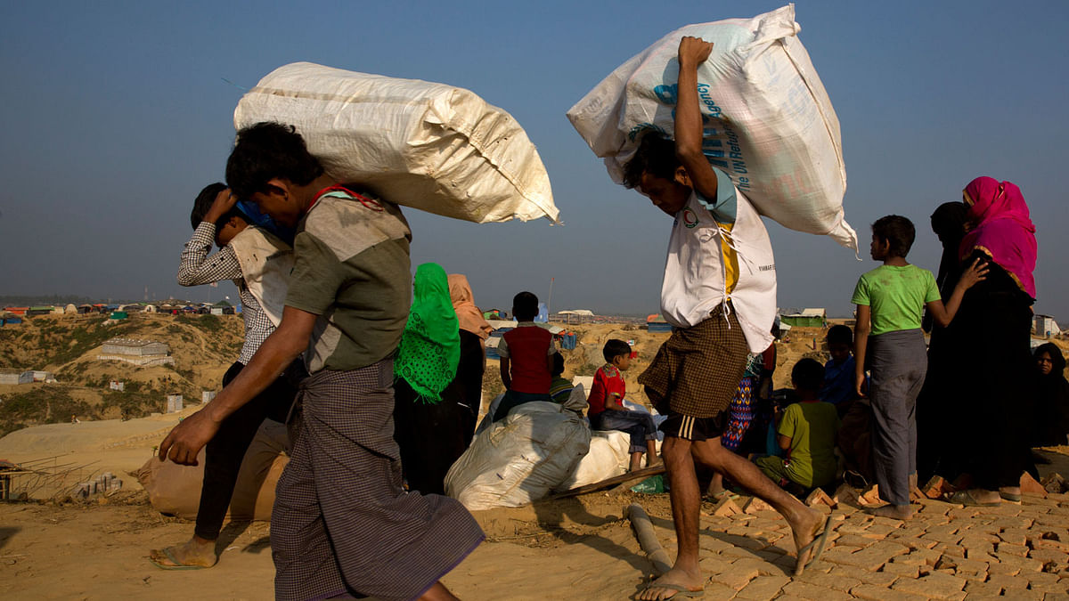 In this 24 January 2018, file photo, Rohingya refugee Muslims who were staying in no-man`s land at Bandarban between Myanmar and Bangladesh border arrive at Balukhali refugee camp 50 kilometers (32 miles) from, Cox`s Bazar, Bangladesh. Photo: AP
