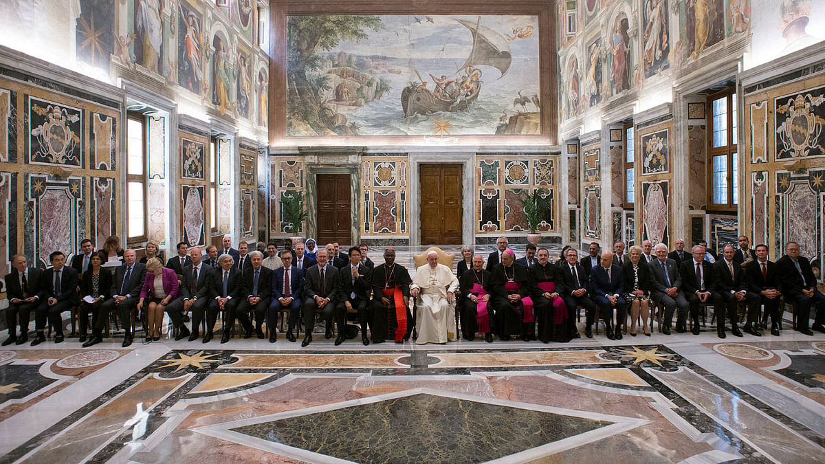 Pope Francis poses with oil and energy leaders during a private meeting at the Vatican, on 9 June 2018. Photo: Reuters