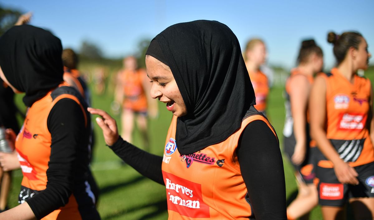 In this photo taken on 5 May 2018 shows girls playing Aussie Rules football known as Australian Football League (AFL) in Lekemba in the western district of Sydney. Western Sydney is among the country`s fastest growing regions and a battle is brewing there between sporting codes for hearts and minds in the largely migrant neighbourhoods, with Aussie Rules seeking multicultural inroads into what is a traditional rugby league heartland. Photo: AFP