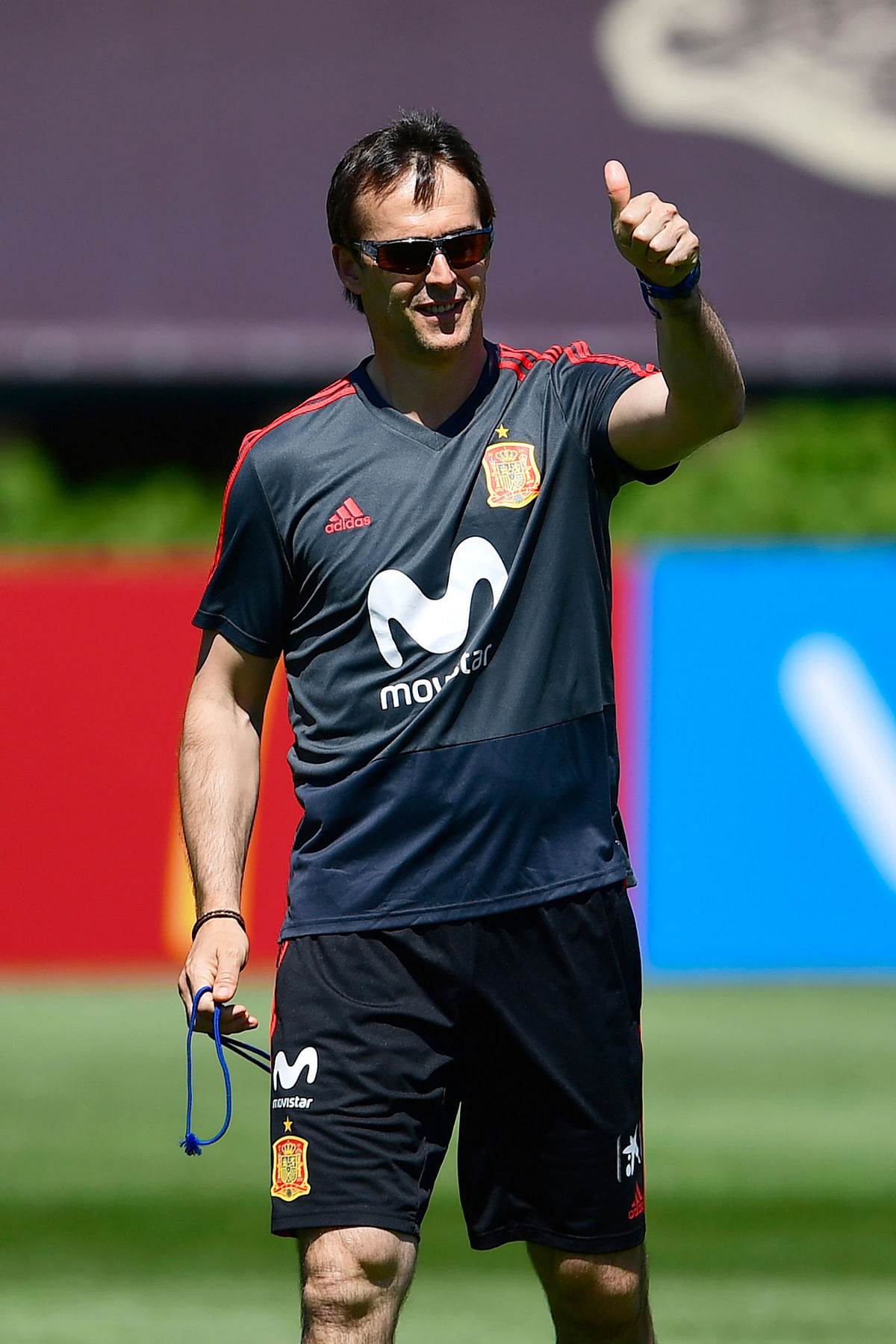 In this file photo taken on 11 June, 2018 Spain`s coach Julen Lopetegui gives a thumb-up during a training session in Krasnodar Academy ahead of the Russia 2018 World Cup football tournament. Photo: AFP