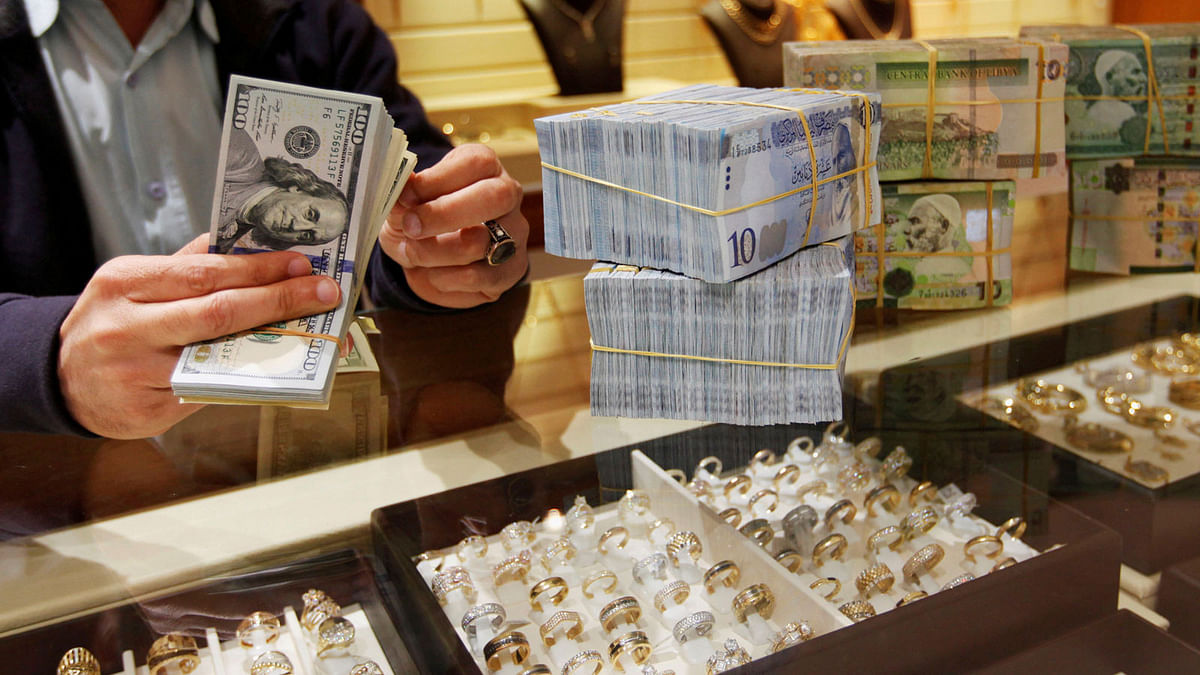 A man counts US dollars at a currency exchange office in Tripoli, Libya on 24 April 2016. Reuters File Photo