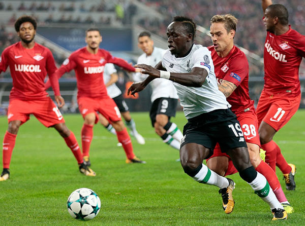 In this Tuesday, 26 September 2017 file photo, Liverpool`s Sadio Mane, front, duels for the ball with Spartak`s Andrei Eschenko during the Champions League soccer match between Spartak Moscow and Liverpool in Moscow. Photo: AP