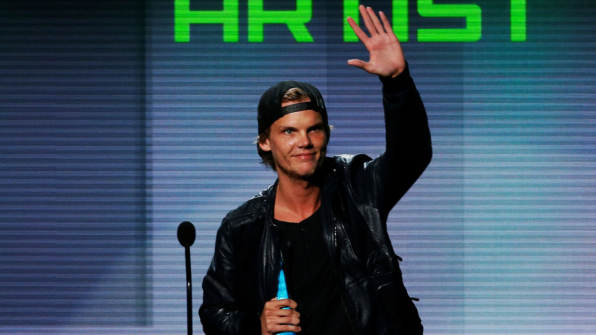 Avicii accepts the favourite electronic dance music artist award at the 41st American Music Awards in Los Angeles, California on 24 November 2013. Photo: Reuters
