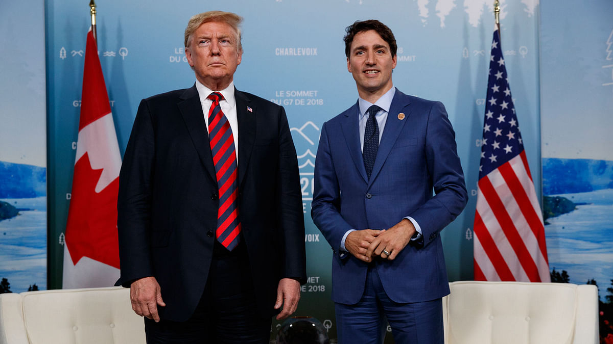 In this 8 June, 2018 file photo, US president Donald Trump meets with Canadian prime minister Justin Trudeau at the G-7 summit in Charlevoix, Canada. For the first time in decades, one of the world`s most durable and amicable alliances faces serious strain as Canadians _ widely seen as some of the nicest, politest people on Earth _ absorb Donald Trump`s insults against their prime minister and attacks on their country’s trade policies. Photo : AP
