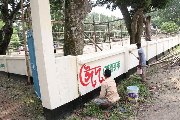 Eidgah grounds are being prepared under the municipal supervision at Kamalapur Chanmari area of Faridpur. Eidgahs for special Eid prayers are being prepared across the country. The photo was clicked on 13 June by Alimuzzaman Rony