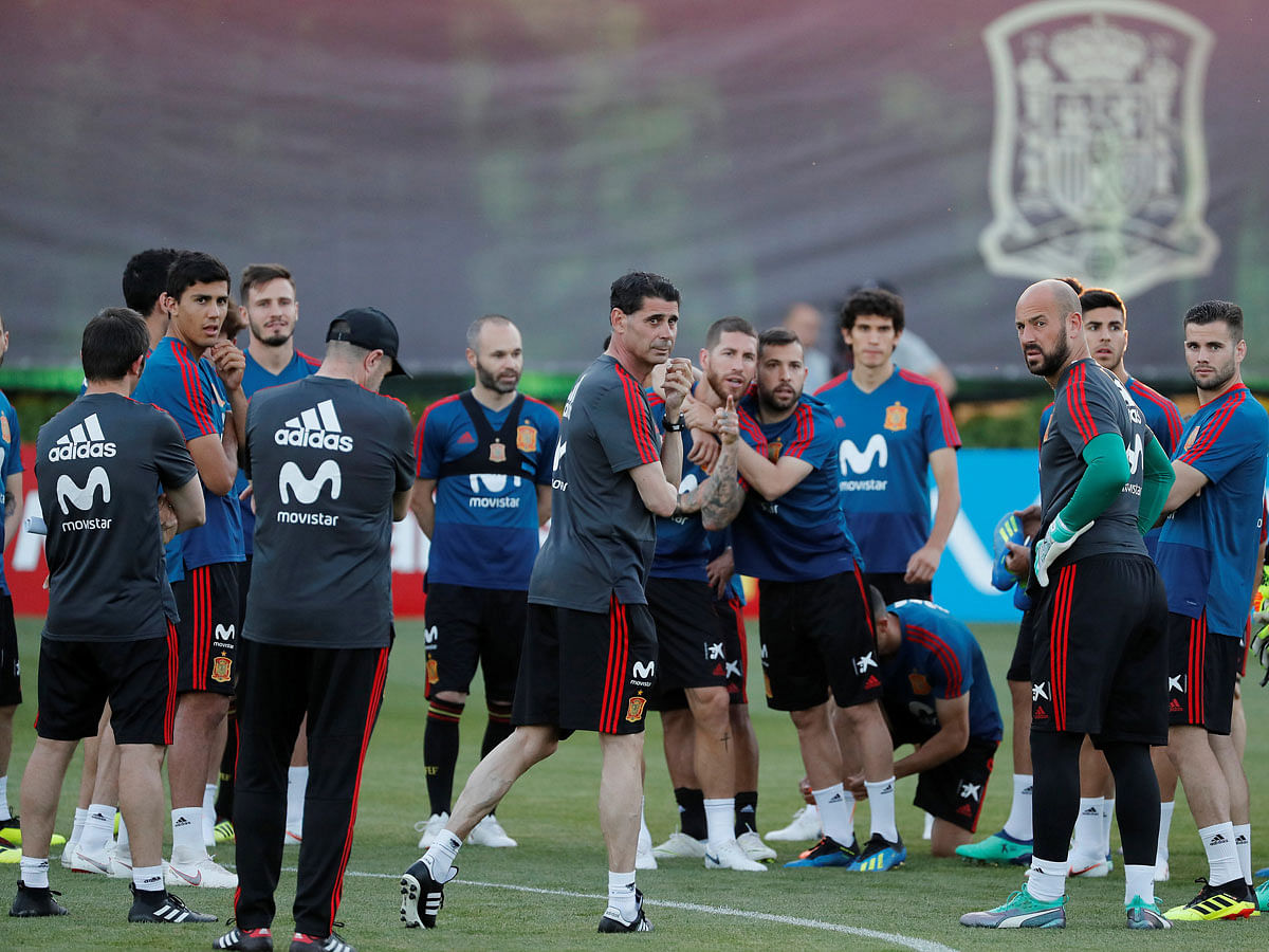 2018-Spain-coach-Fernando-Hierro-during-training