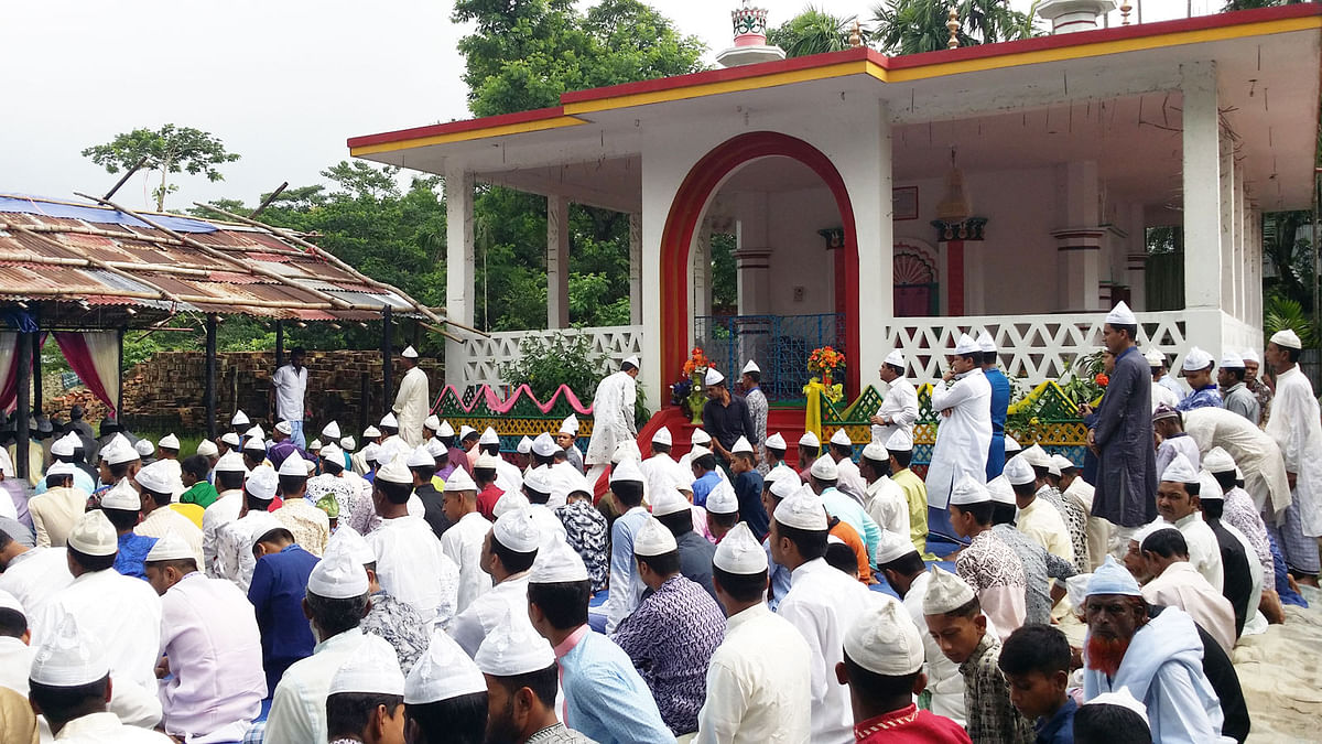 People of forty villages in Anwara upazila of Chattogram celebrate Eid-ul-Fitr in line with Saudi Arabia on 15 June. Photo: Mohammad Morshed Hossain