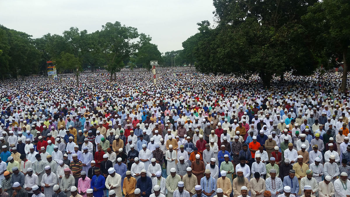A section of people who went to say their Eid-ul-Fitr prayers at Sholakia Eidgah in Kishoreganj district on 16 June. Around 500,000 people offer prayers together at the grounds. Photo: Prothom Alo