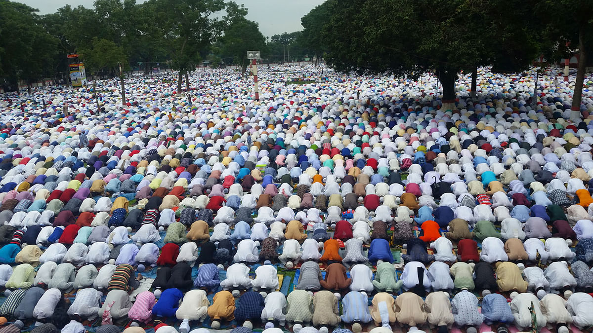 Devotees aat Eid prayer at Sholakia Eidgah. The prayer began at 10:00am on 16 June. Photo: Prothom Alo