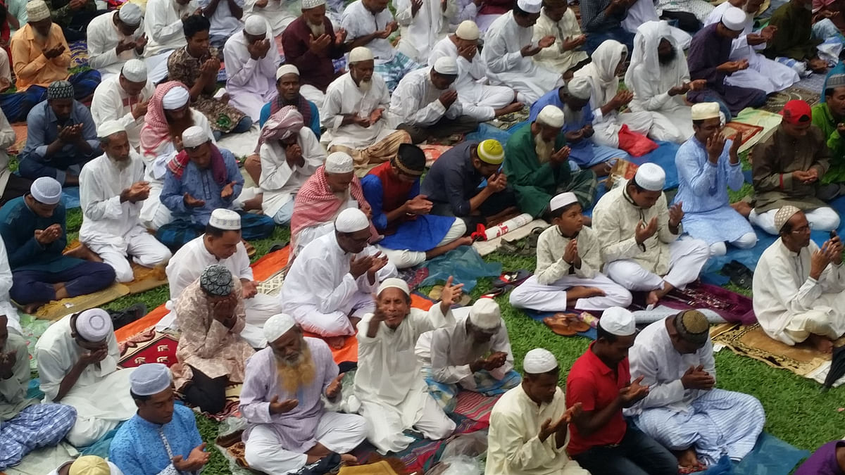 A section of people offering prayers at Sholakia Eidgah on 16 June. Photo: Prothom Alo.