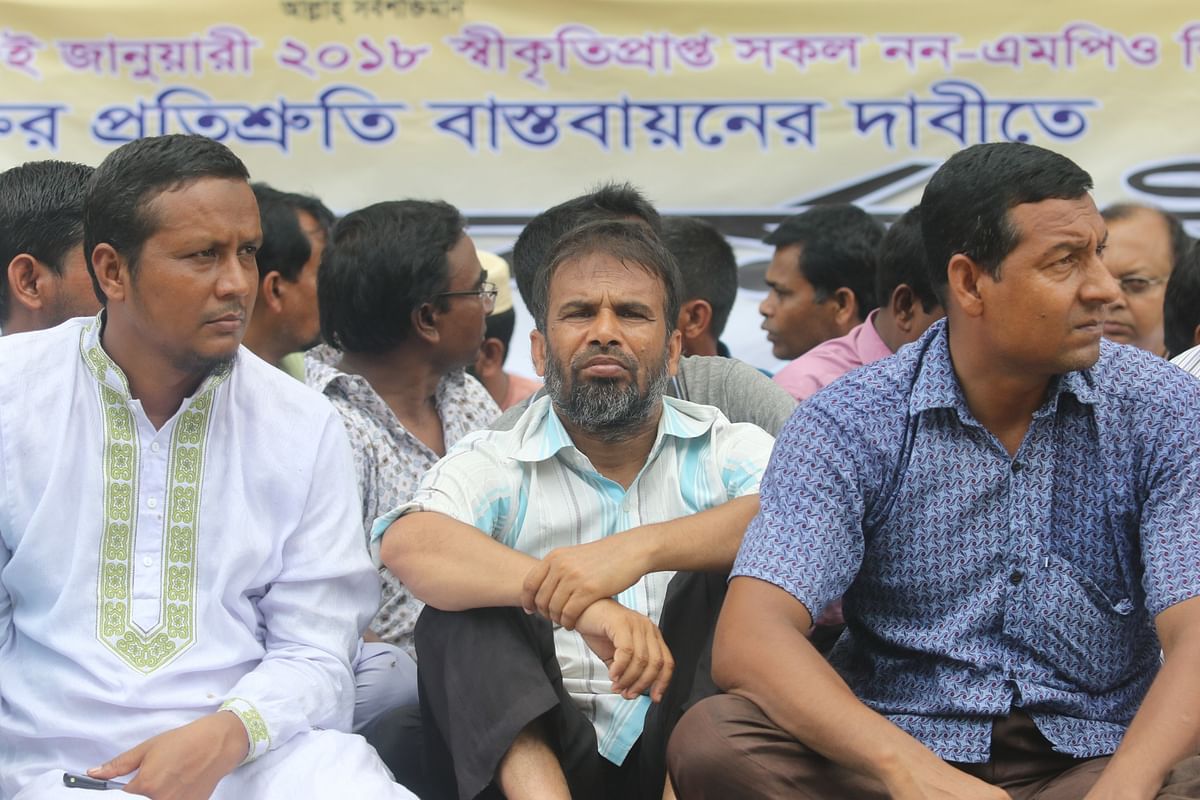 Teachers of Non-MPO educational institutions declare non-stop sit-in until their demands are met, in front of National Press Club, Dhaka on 18 June. Photo: Abdus Salam