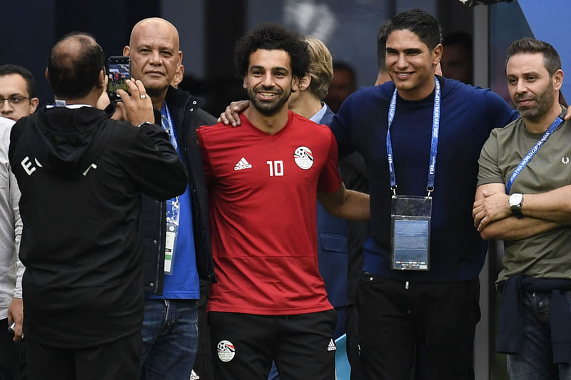 Egypt`s forward Mohamed Salah (C) poses for a picture during a training session on 18 June 2018 in Saint Petersburg during the Russia 2018 World Cup football tournament. Photo:  AFP