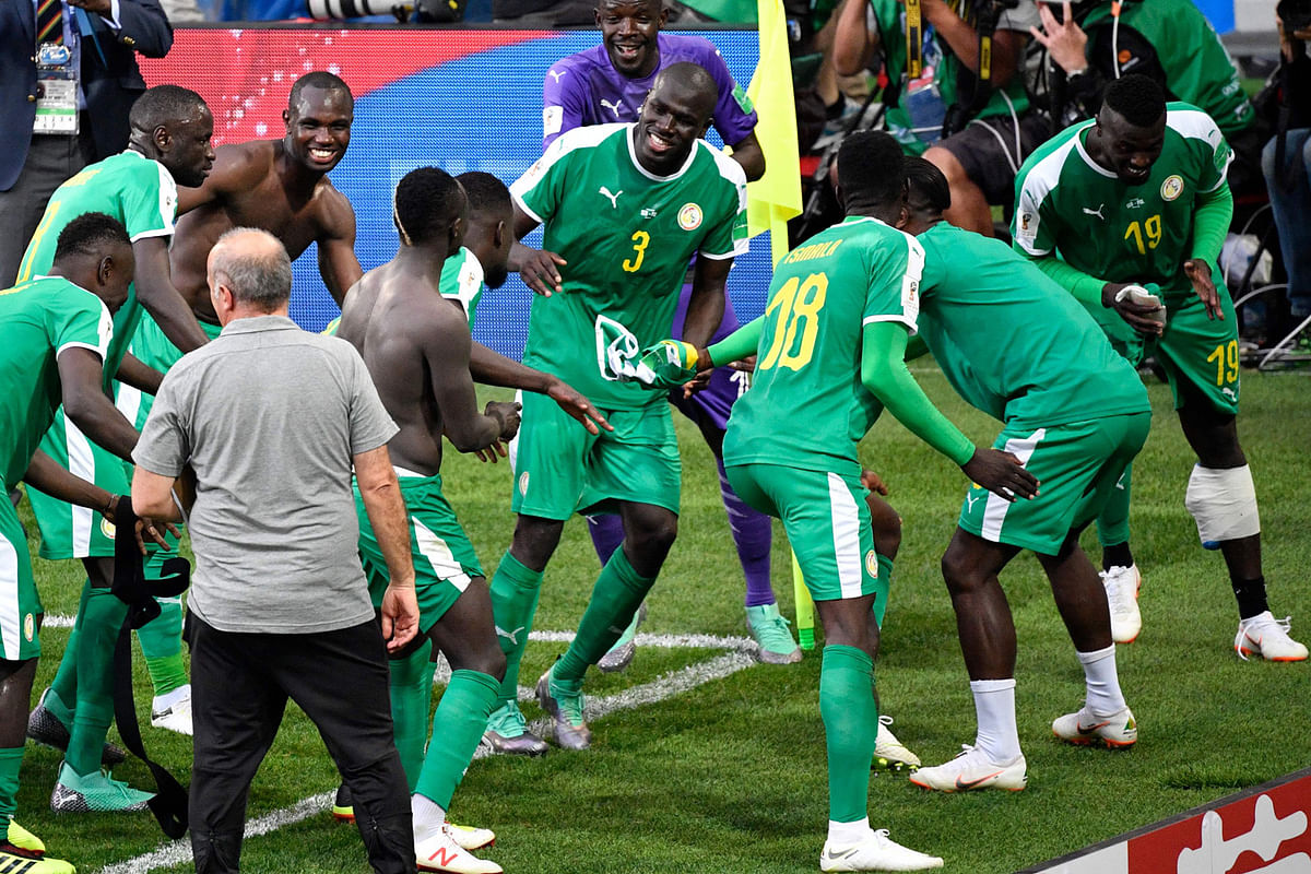 Senegal players celebrate after the final whistle during the Russia 2018 World Cup Group H football match between Poland and Senegal at the Spartak Stadium in Moscow on 19 June, 2018. Photo: AFP