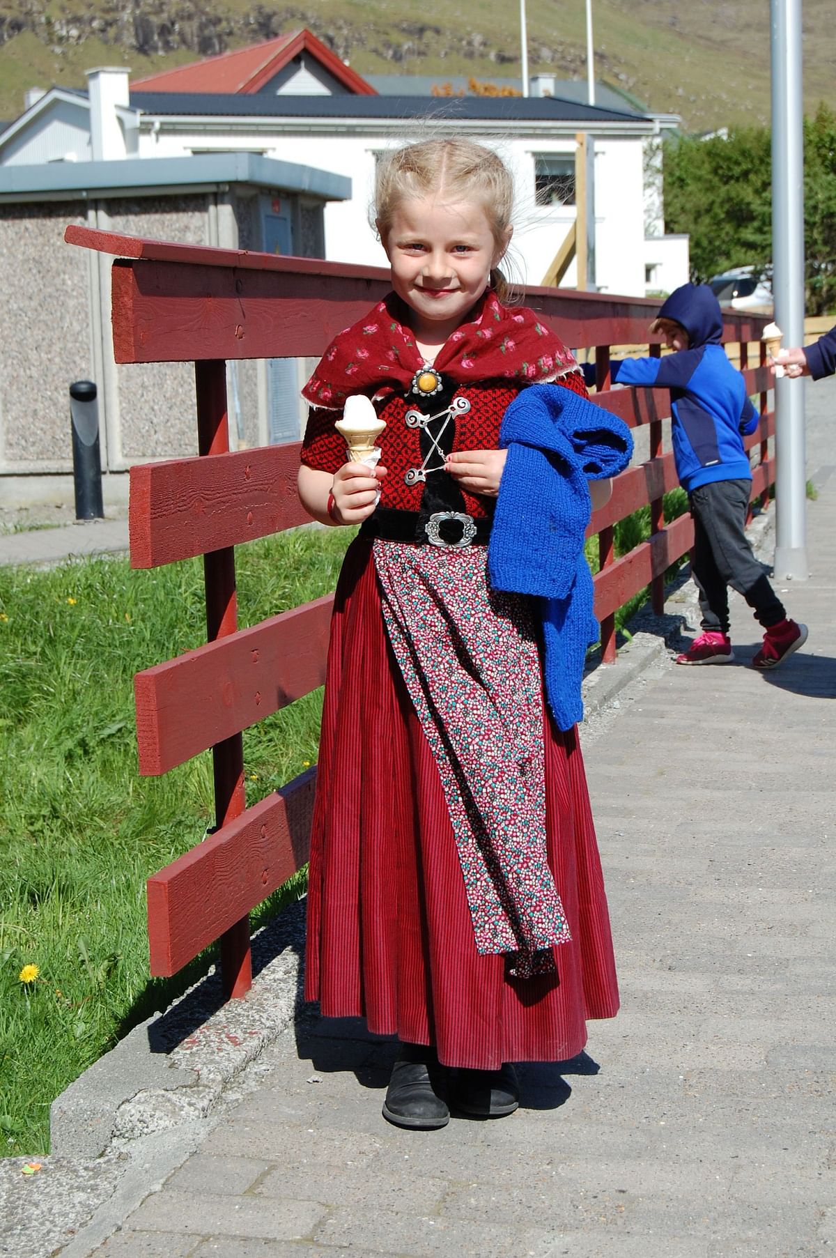 A child poses on 3 June 2018 in a traditional Faroese outfit during a festival in Klaksvík, on the island of Borooy, one of the Faroe Islands located between the North Atlantic Ocean and Norwegian Sea. Photo: AFP