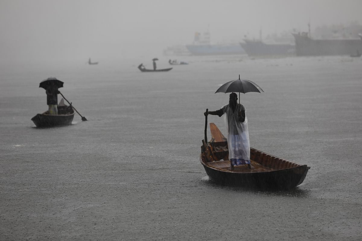 Boatmen with their umbrellas. Dipu Malakar took this photo from Sadarghat on 19 June
