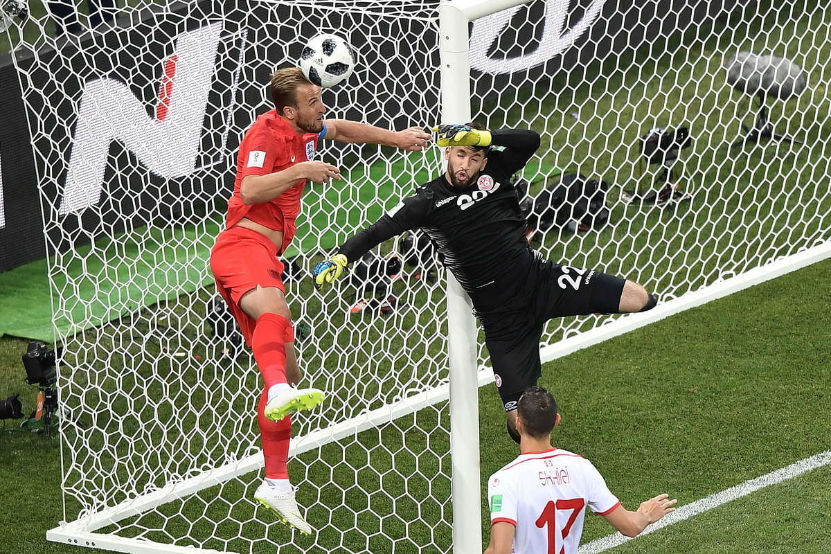 England`s forward Harry Kane (L) vies for the ball with Tunisia`s goalkeeper Mouez Hassen (R) during the Russia 2018 World Cup Group G football match between Tunisia and England at the Volgograd Arena in Volgograd on 18 June 2018. Photo: AFP