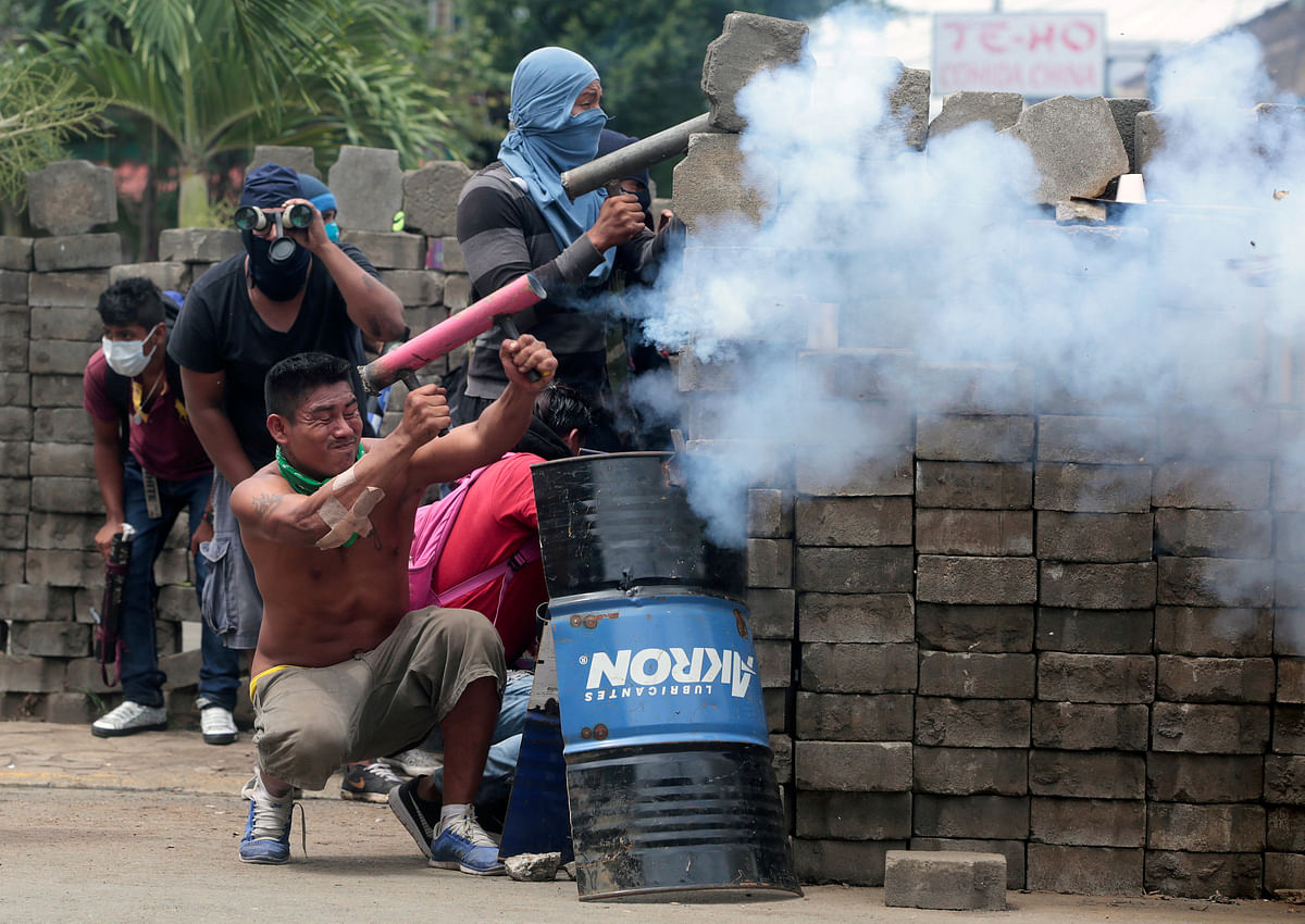 A demonstrator fires a homemade weapon against police during a protest against the government of Nicaraguan president Daniel Ortega in Masaya, Nicaragua on 19 June 2018. Photo: Reuters