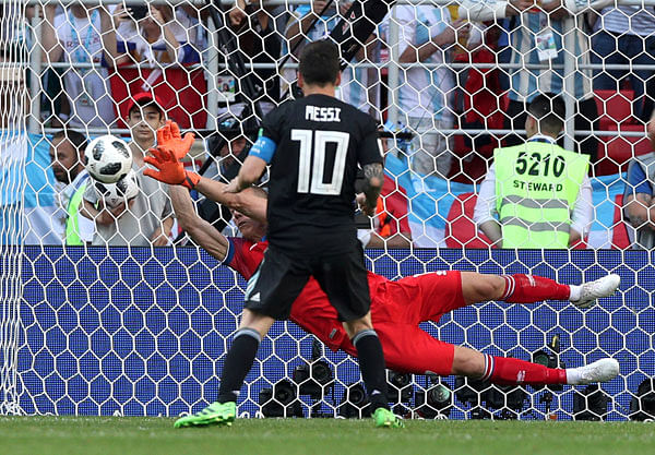 Iceland`s Hannes Por Halldorsson saves a penalty taken by Argentina`s Lionel Messi on 16 June. Photo: Reuters