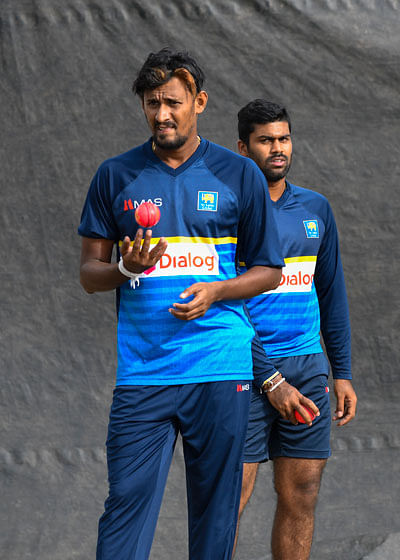 Suranga Lakmal(L) and Lahiru Kumara (R) of Sri Lanka take part in a training session before the 3rd Test against West Indies. Photo: AFP