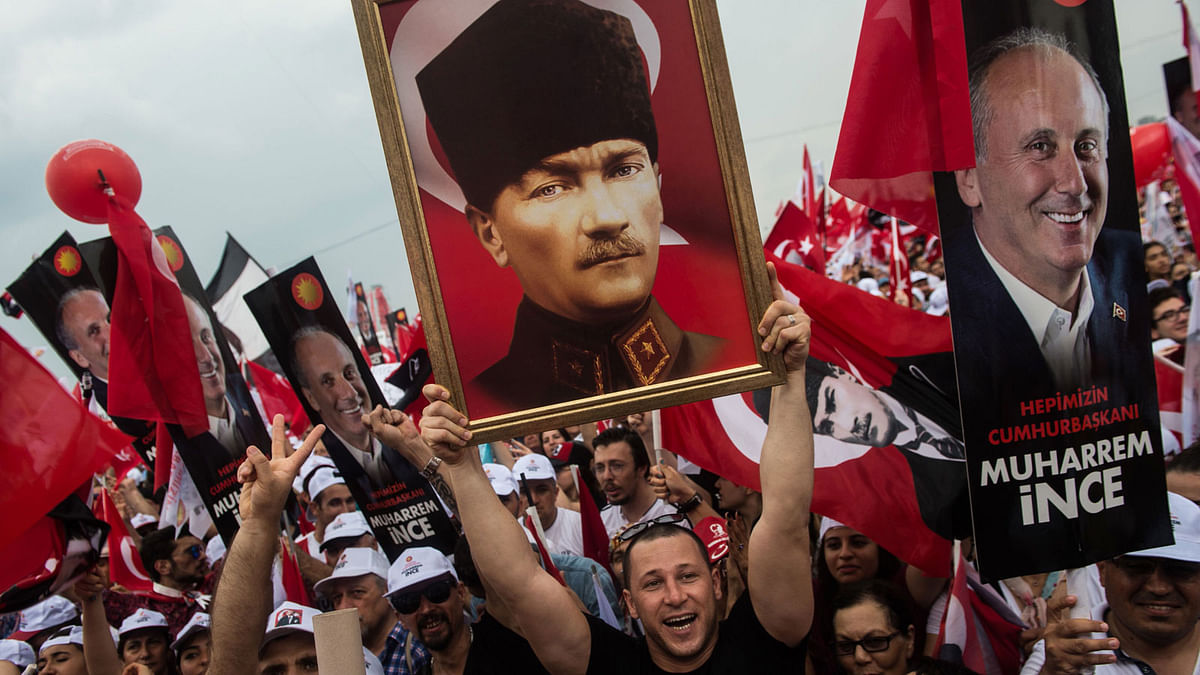 Supporters of Muharrem Ince, presidential candidate of Turkey`s main opposition Republic People`s Party, attend an election rally in Istanbul, Saturday 23 June 2018. Turkish voters will vote Sunday 24 June in a historic double election for the presidency and parliament. Photo: AP