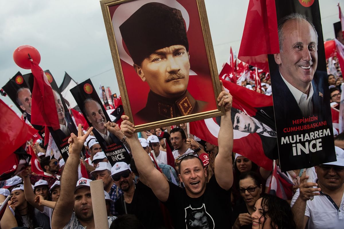 Supporters of Muharrem Ince, Presidential candidate of Turkey’s main opposition Republican People’s Party (CHP) hold banners reading “president of all of us” and a tableau displaying Mustafa Kemal Ataturk, the founder of Turkish Republic, during a rally in Istanbul, on 23 June. Photo: AFP
