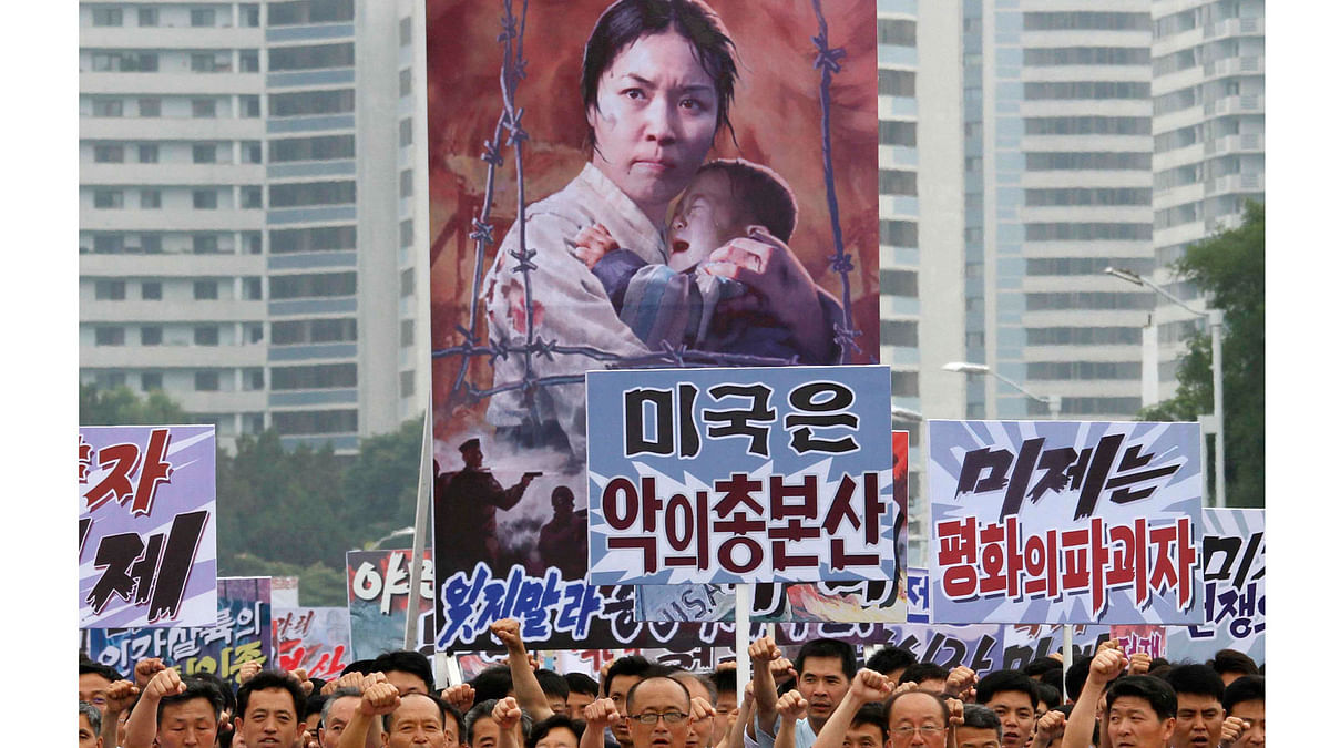 In this 25 June 2017, file photo, tens of thousands of men and women pump their fists in the air and chant as they carry placards with anti-American propaganda slogans at Pyongyang`s central Kim Il Sung Square, in North Korea, to mark what North Korea calls `the day of struggle against US imperialism` - the anniversary of the start of the Korean War. In another sign of detente following the summit between North Korean leader Kim Jong Un and US president Donald Trump, North Korea has opted not to hold this year’s “anti-US imperialism” rally. Photo : AP