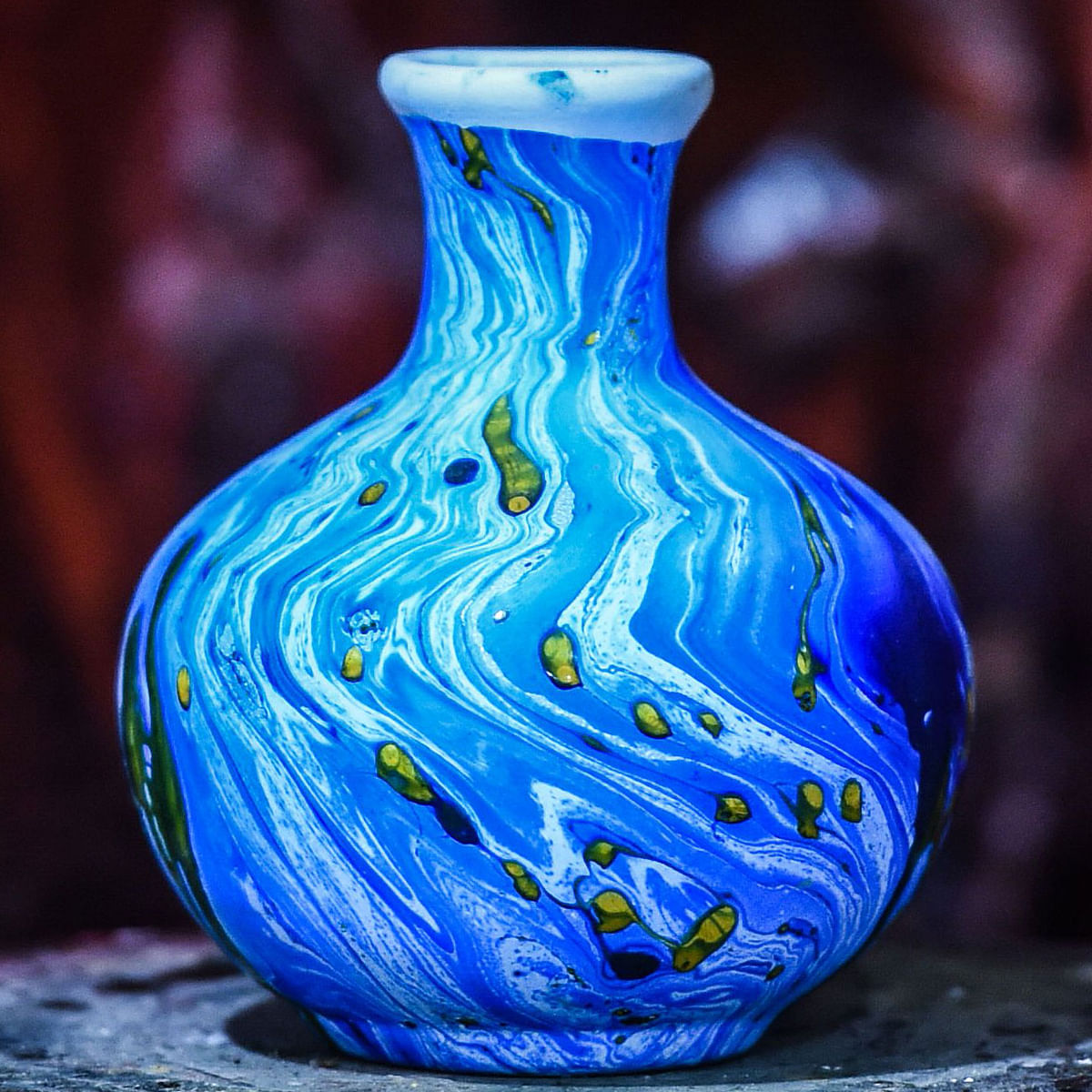 A vase made at Mostafa el-Agoury`s pottery workshop in the village of Shamma in Egypt`s Nile Delta Menoufiya province, is photographed on 21 June 2018. Photo: AFP