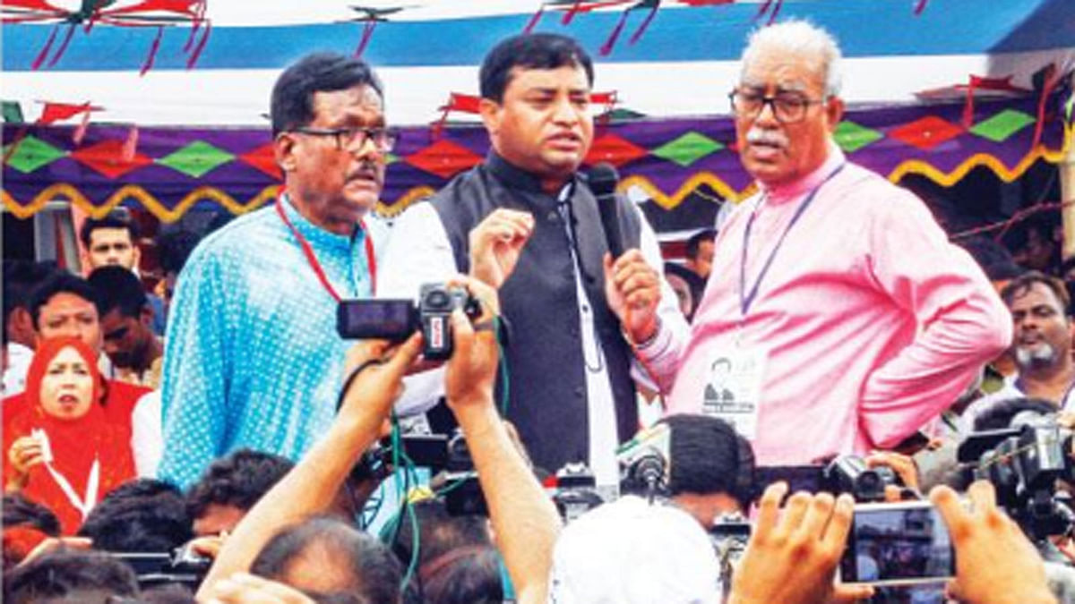 AL leader Talukder Abdul Khalek who has recently been elected mayor of Khulna City Corporation joined the AL mayoral candidate`s electioneering violating the electoral code of conduct. The photo was taken at Salna in Gazipur. Photo : Prothom Alo