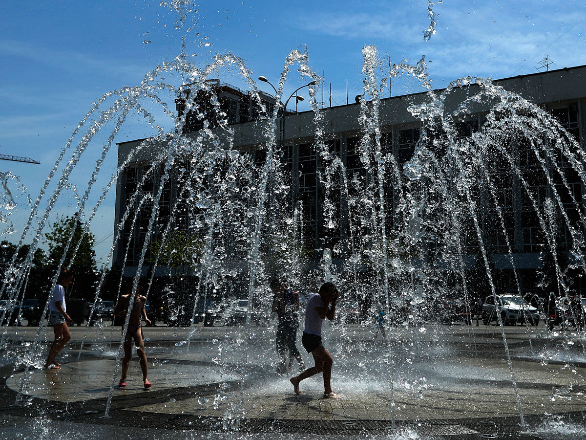 children cool off in a public fountain during the 2018 soccer World Cup in Krasnodar, Russia on 22 June. Photo: AP