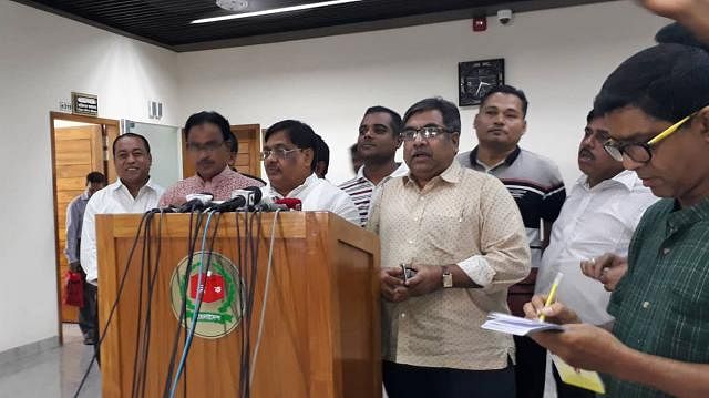 BNP leader Barkat Ullah Bulu briefs newsmen after meeting the chief election commissioner, KM Nurul Huda, at his office on Tuesday. Photo: Prothom Alo